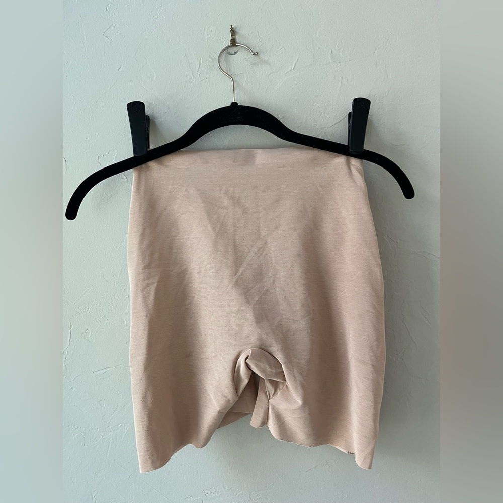 NEW SKIMS SHEER SCULPTING LOW BACK SHORTS CLAY S - Picture 5 of 6